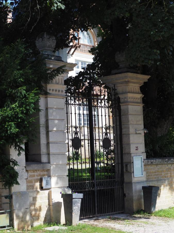 Charming Cottage In Chateau Les Roches Gardens Mont-Saint-Jean  Екстериор снимка